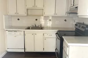 2500 NE 135th St, North Miami, FL 33181 - Photo 9