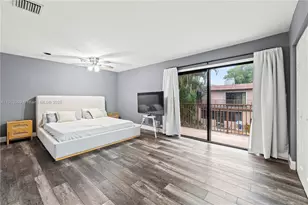 33 Madrid Ln, Davie, FL 33324 - Photo 7