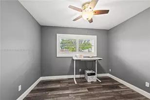 33 Madrid Ln, Davie, FL 33324 - Photo 15