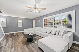 33 Madrid Ln, Davie, FL 33324 - Photo 3