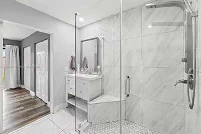 33 Madrid Ln #4-9, Davie, FL 33324 - Photo 13