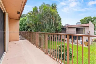 33 Madrid Ln, Davie, FL 33324 - Photo 27