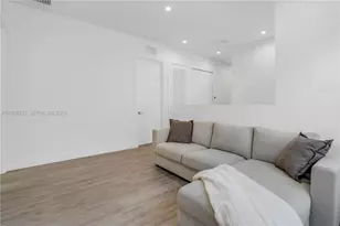 8013 NW 42nd St, Doral, FL 33166 - Photo 19