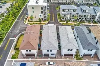 8013 NW 42nd St, Doral, FL 33166 - Photo 33