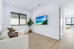 8013 NW 42nd St, Doral, FL 33166 - Photo 17