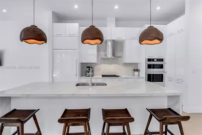 8013 NW 42nd St, Doral, FL 33166 - Photo 13