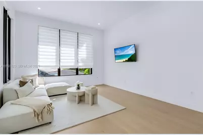 8013 NW 42nd St, Doral, FL 33166 - Photo 9