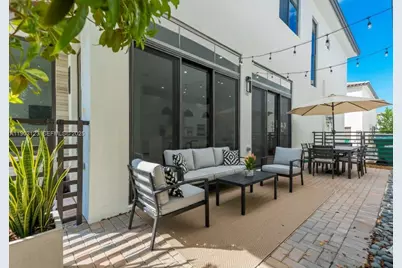 8013 NW 42nd St, Doral, FL 33166 - Photo 5