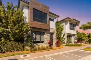 8013 NW 42nd St, Doral, FL 33166 - Photo 3