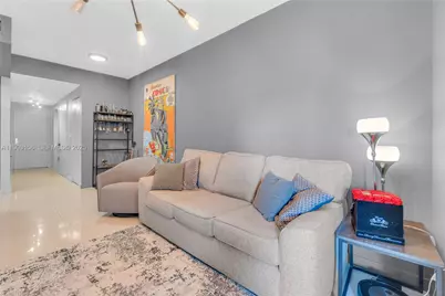 488 NE 18th St #2104, Miami, FL 33132 - Photo 3