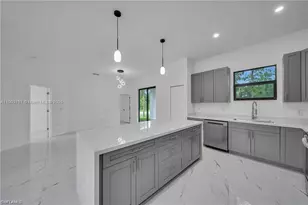 1006 W 10th St, Other City - In The State Of Florida, FL 33972 - Photo 3