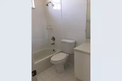 10983 NW 79th St, Doral, FL 33178 - Photo 9