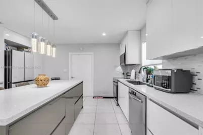210 NW 59th Ave, Miami, FL 33126 - Photo 7