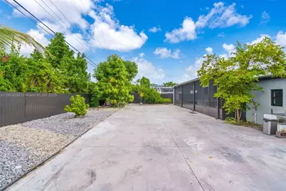 175 W 56th St, Hialeah, FL 33012 - Photo 29