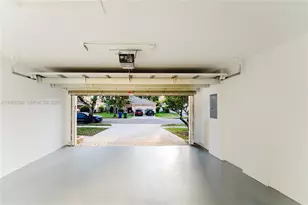 1235 NW 144th Ave, Pembroke Pines, FL 33028 - Photo 29