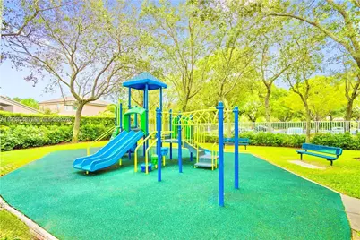 1235 NW 144th Ave, Pembroke Pines, FL 33028 - Photo 7