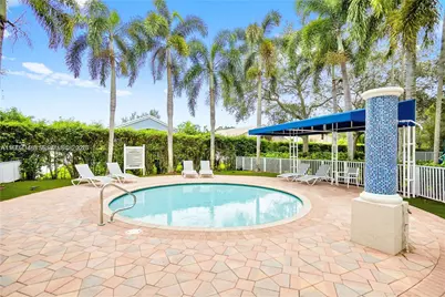 1235 NW 144th Ave, Pembroke Pines, FL 33028 - Photo 11