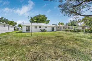 933 NW 50th St, Miami, FL 33127 - Photo 23