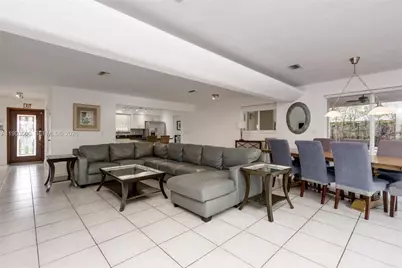 906 N 13th Ave, Hollywood, FL 33019 - Photo 9