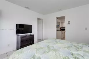 906 N 13th Ave, Hollywood, FL 33019 - Photo 17