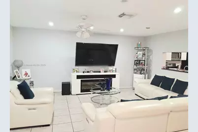 10830 NW 8th St, Pembroke Pines, FL 33026 - Photo 9