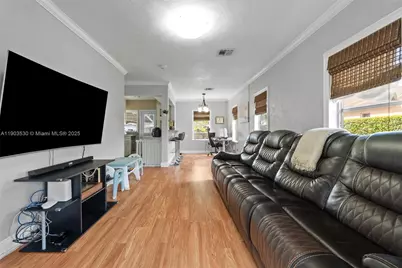 52 Flagler Dr, Miami Springs, FL 33166 - Photo 3