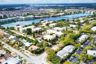 942 NE 199th St, Miami, FL 33179 - Photo 11