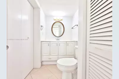 942 NE 199th St #302, Miami, FL 33179 - Photo 5