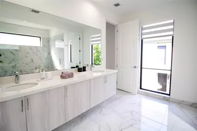 4335 NW 81st Ave, Doral, FL 33166 - Photo 17