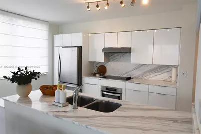 540 Brickell Key Dr #1427, Miami, FL 33131 - Photo 9