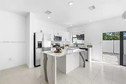 10537 W 32nd Ln, Hialeah, FL 33018 - Photo 15