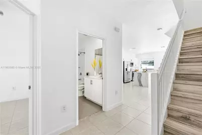 10537 W 32nd Ln, Hialeah, FL 33018 - Photo 9