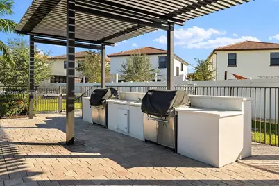 10537 W 32nd Ln, Hialeah, FL 33018 - Photo 43