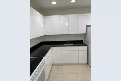 724 NE 4th St #2, Hallandale Beach, FL 33009 - Photo 1