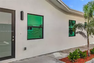 402 NW 41st St, Oakland Park, FL 33309 - Photo 5