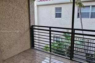 5352 NE 6th Ave, Oakland Park, FL 33334 - Photo 3