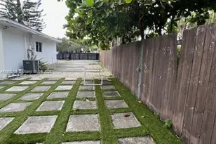 201 NE 48th St, Miami, FL 33137 - Photo 15