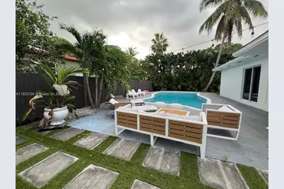 201 NE 48th St, Miami, FL 33137 - Photo 13