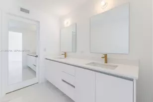 700 NE 24th St, Miami, FL 33137 - Photo 15