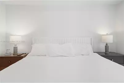 1000 Brickell Plz #2805, Miami, FL 33131 - Photo 19