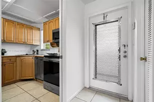 8900 Washington Blvd, Pembroke Pines, FL 33025 - Photo 19