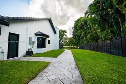 61 NW 128th Ave, Plantation, FL 33325 - Photo 23