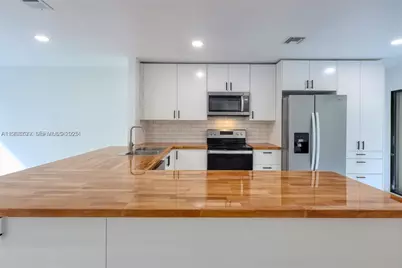 3905 Adra Ave #J-46B, Doral, FL 33178 - Photo 3