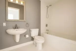 10 SW South River Dr, Miami, FL 33130 - Photo 19