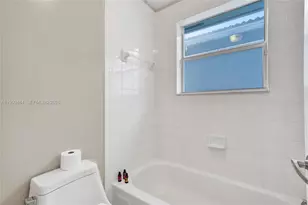 1046 Satinleaf St, Hollywood, FL 33019 - Photo 35