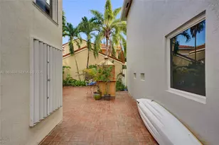 1046 Satinleaf St, Hollywood, FL 33019 - Photo 41