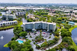 2334 S Cypress Bend Dr, Pompano Beach, FL 33069 - Photo 17