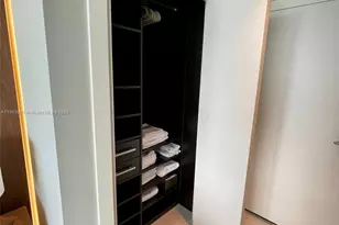 200 Biscayne Blvd Way, Miami, FL 33131 - Photo 13