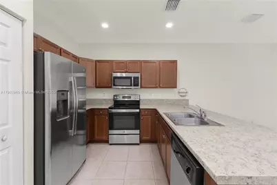 9214 W 33rd Ln, Hialeah, FL 33018 - Photo 15
