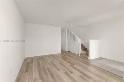 9214 W 33rd Ln, Hialeah, FL 33018 - Photo 11